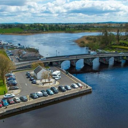 24 Beds In Carrick On Shannon 外观 照片