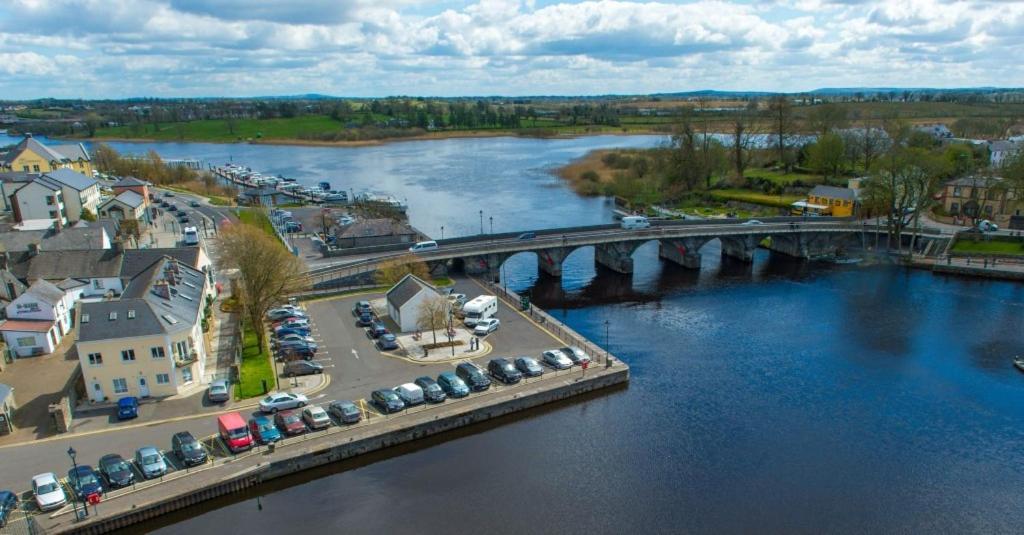 24 Beds In Carrick On Shannon 外观 照片